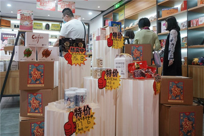 拼多多聯(lián)合11家消費(fèi)幫扶直營店,助力“百縣百品”直連上海大市場
