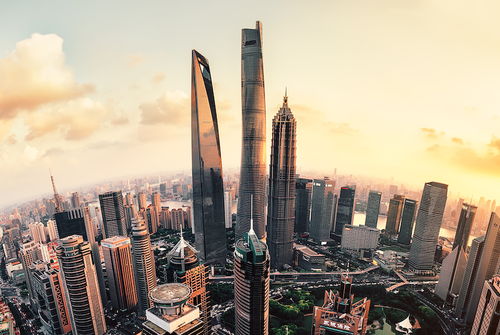 再創新高 浦東gdp突破1.5萬億元,服務業營收首次破萬億元 上海有個數