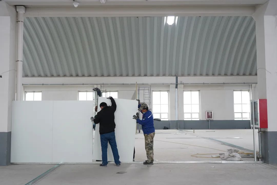 疫情就是命令，鍍鋁鋅鋼板銷售廠家宏鑫源緊急馳援多地方艙醫(yī)院建設(shè)(圖7)